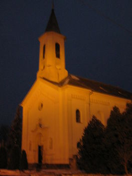 A templom este