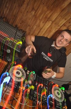 Deejay Beniy csodálatos dj-pultja