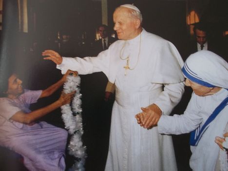 Boldog II.János Pál pápa Teréz Anyával