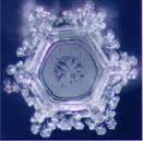 Egészséges víz mikroszkópos kristálya
