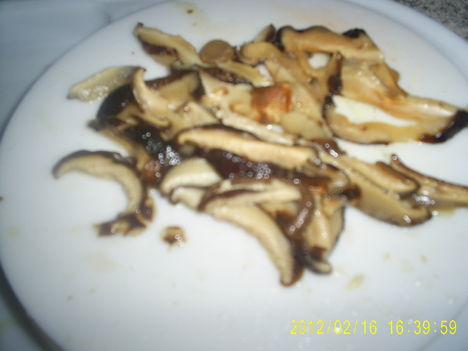 felcsíkozott shiitake gomba