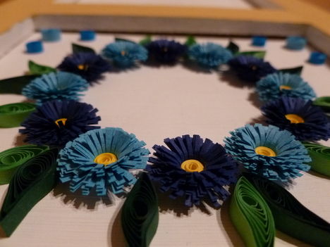 kék quilling virágok