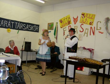 farsangi vidámságok 2012.febr.7-én az Újp-i  Zenebarátkör.-ben