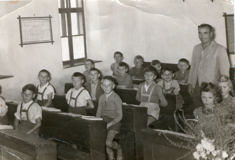 Iskolai osztály 1955.