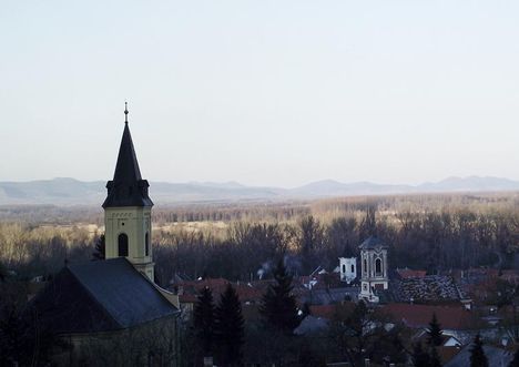 Tokaj panoráma Református és Katolikus templom torony