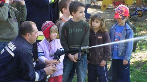 Ismerkedés a Téti tűzoltókkal 16