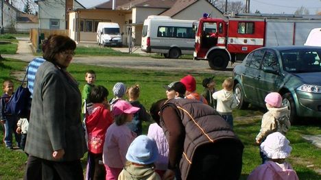 Ismerkedés a Téti tűzoltókkal 17