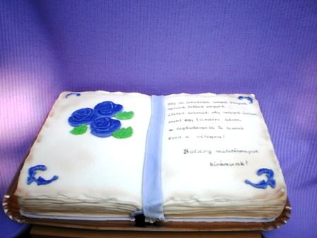 lila könyv torta