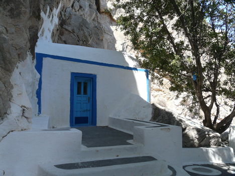 Pofitis Ilias hegy oldalában kis kápolna
