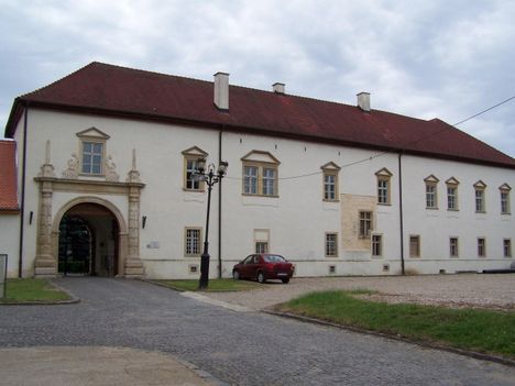 Gyulafehérvár -  Érseki palóta,az egyházmegye 1000 éves fennállása alkalmából újitották fel,a székesegyházzal együtt