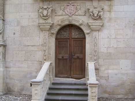 Gyulafehérvár - Lászai János kápolnájának bejárata a székesegyház déli oldalán