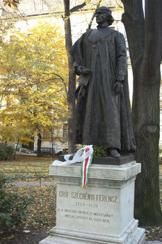 Széchenyi Ferenc szobra a Nemzeti Múzeum kertjében 1