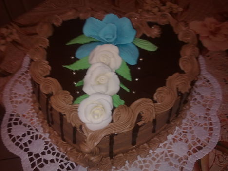 marcipános csokoládé torta