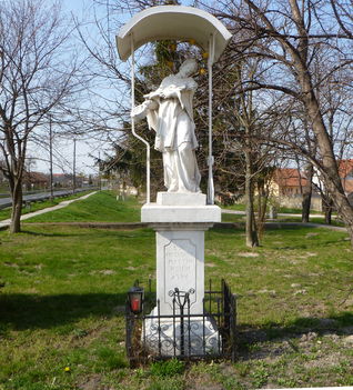 Bezenye, az 1746-ban állított Nepumoki Szent János szobor, 2012. áprílis 03.-án