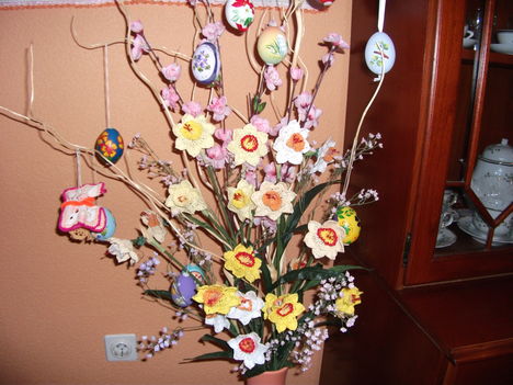 húsvéti fa nárciszokkal