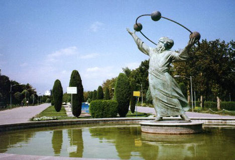 Statue in Laleh park