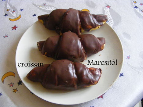 Csoki pudingos croissan