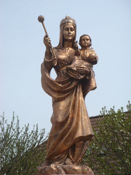 Szűz Mária a Magyarok Nagyasszonya templomunk védőszentje Tiszaújvárosban