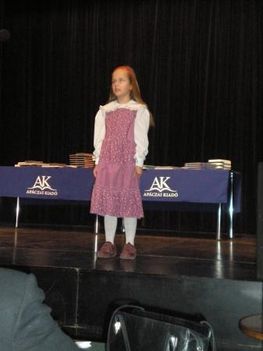 Kislányom országos 3. helyezett egy Népdaléneklő versenyen (8 évesen)