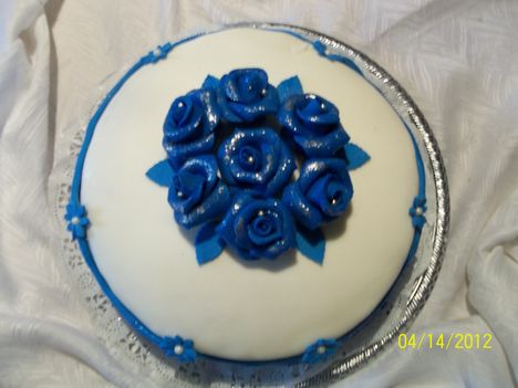 Kék rózsás torta
