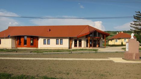 Tényő felújított Közösségi Ház 2012. május