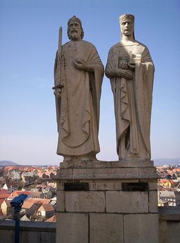 Veszprém_Szent István,és Boldog Gizella szobra