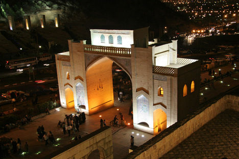 Shiraz Coran Gate