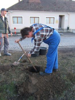 Mindjárt készen lesz a gödör is