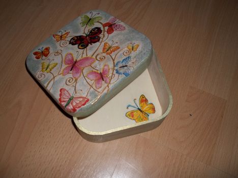 Pillangók dobozon
