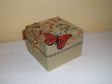 Pillangós dobozka