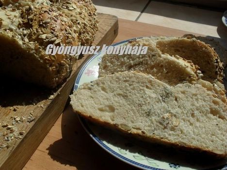 Scali kenyér kisülve és szeletelve