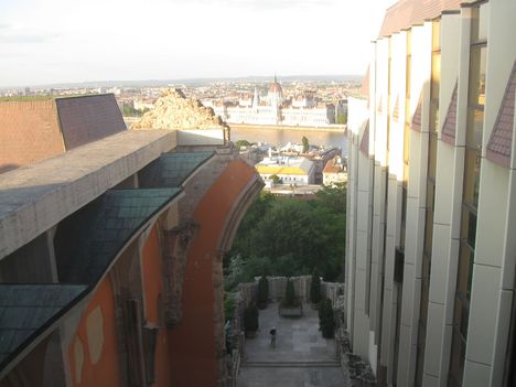 Kilátás a Hilton szálló Parlament terméből