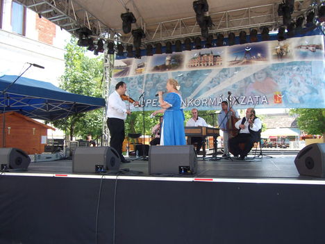 2012. jún.24. Újpesti Folklór -Fesztivál a szabadtéri színpadon.