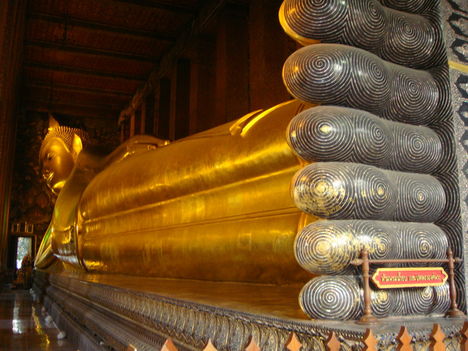 A fekvő Buddha
