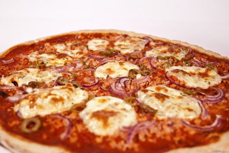 Pizza_hagymas
