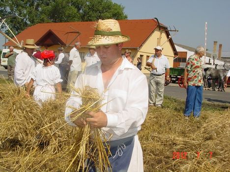 Első kaszás, mint kévekötő