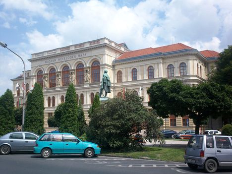 Széchenyi tér- Művelőgési ház
