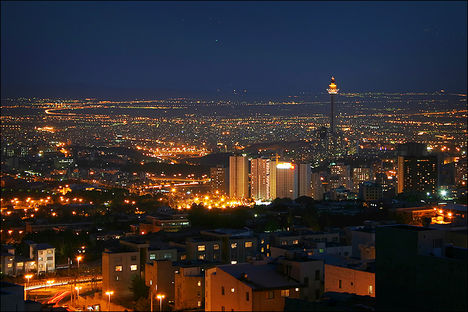 Milad tower at night (Milad torony éjjel)