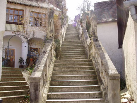 Sopronbánfalva-feljárat a templomhoz,kolostorhoz