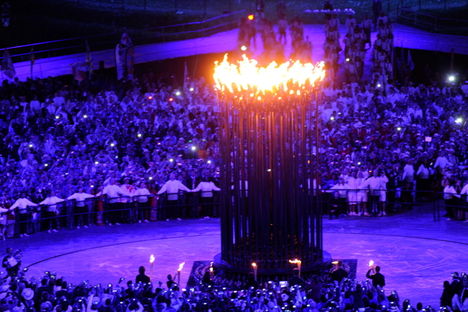 20120728-a-londoni-olimpia-megnyitoja-olimpiai-lang4