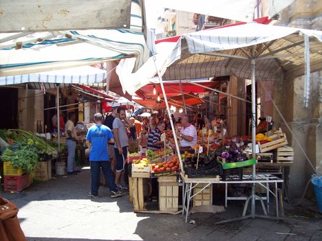 Az egyik piac  Palermoban