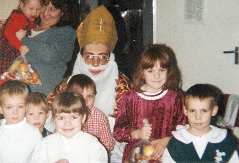 Bak Tamás atya volt a Mikulásunk igazi püspüki öltözetben1997 9