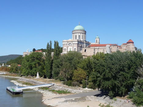 A Bazilika a Mária-Valéria hídról