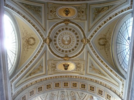 A bazilika mennyezet freskója
