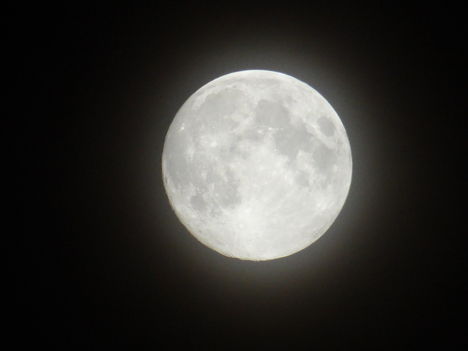 A hold 21,35-kor Nyugodalmas jó éjt kívánok