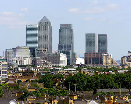 Canary_wharf_from_thames_arp