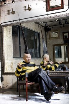 guinness_records_2013_04 .  A legmagasabb mohikán séró, 113,5 cm Kazuhiro Watanabe fején látható. A haj hosszát Bloc de l’art fodrásszalonban ellenőrizték, Japánban.