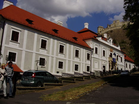 Sümeg-püspöki palota a várral