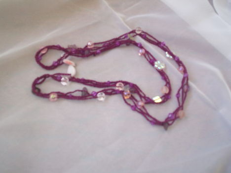 lila gyöngyös nyaklánc