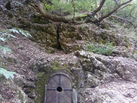 Pálosok és a Hárshegyi Bátori-barlang 3